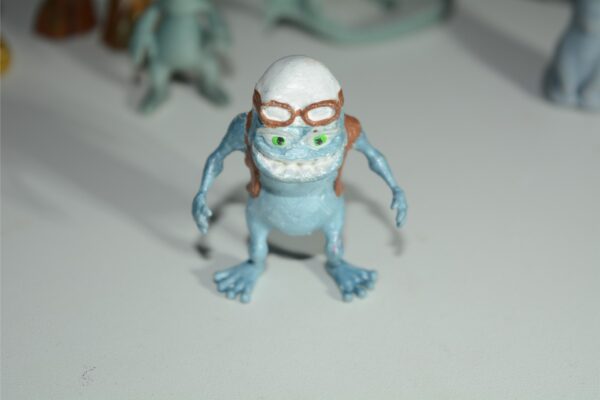 🌟 Miniatura do Crazy Frog: Diversão e Nostalgia em Resina com Pintura à Mão! 🌟