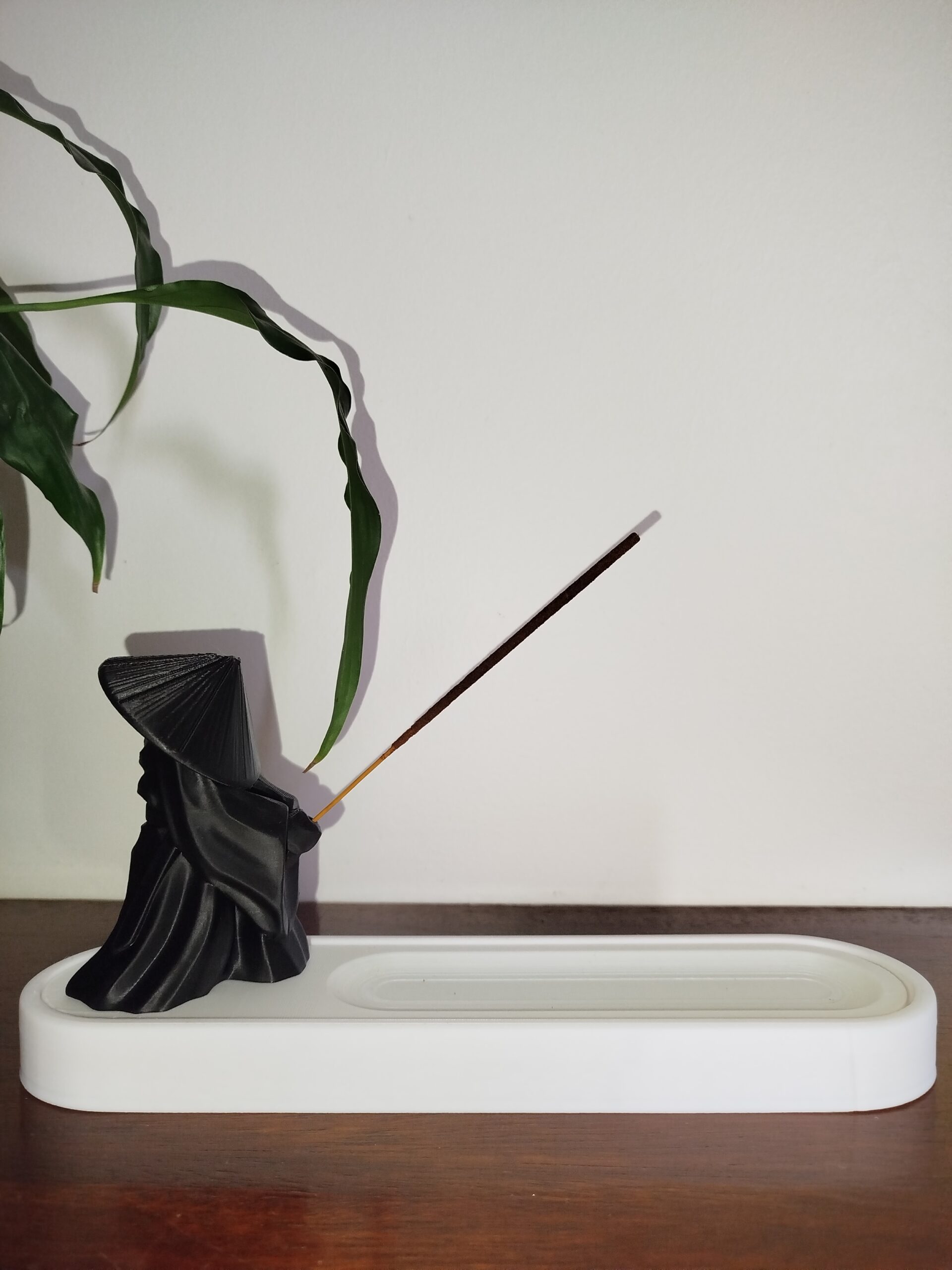 Youxia Incense Holder Características principais: Design Versátil: Combina com qualquer estilo de decoração. Material Resistente: Durável e fácil de limpar. Praticidade: Ideal para uso diário, com segurança e elegância. Propósito Multifuncional: Perfeito para relaxar, meditar ou renovar as energias do ambiente. - Image 3