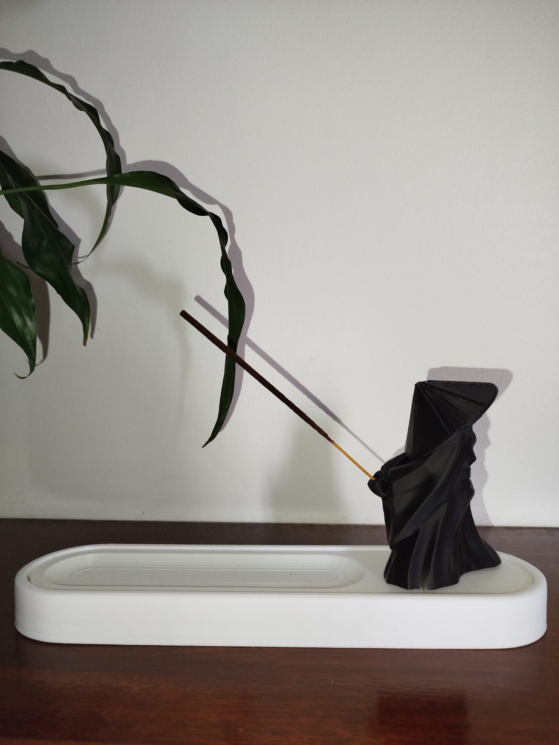 Youxia Incense Holder Características principais: Design Versátil: Combina com qualquer estilo de decoração. Material Resistente: Durável e fácil de limpar. Praticidade: Ideal para uso diário, com segurança e elegância. Propósito Multifuncional: Perfeito para relaxar, meditar ou renovar as energias do ambiente. - Image 4