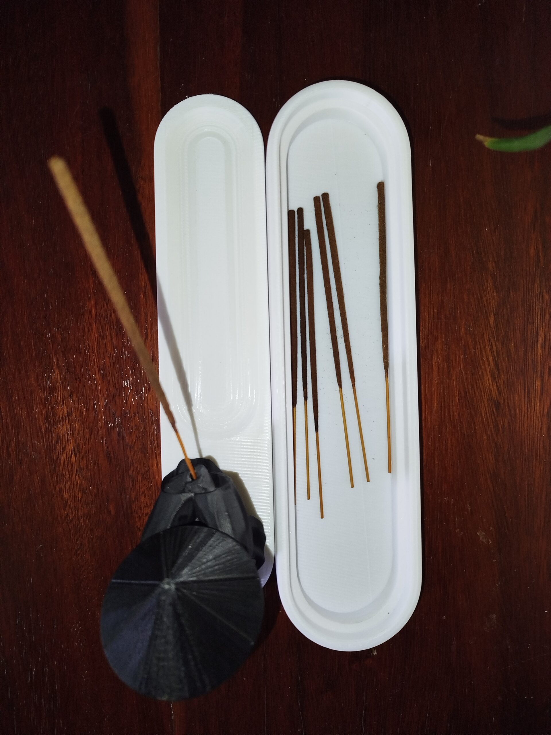Youxia Incense Holder Características principais: Design Versátil: Combina com qualquer estilo de decoração. Material Resistente: Durável e fácil de limpar. Praticidade: Ideal para uso diário, com segurança e elegância. Propósito Multifuncional: Perfeito para relaxar, meditar ou renovar as energias do ambiente. - Image 5