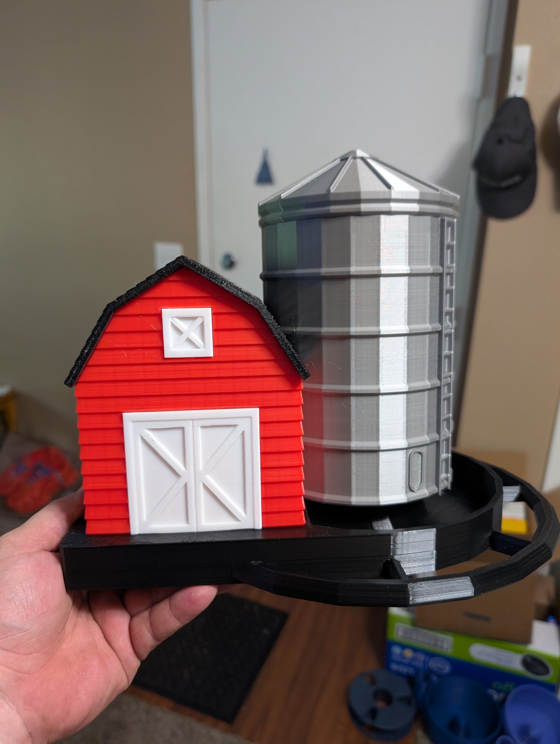 Comedouro para pássaros em formato de celeiro e silo - Image 5