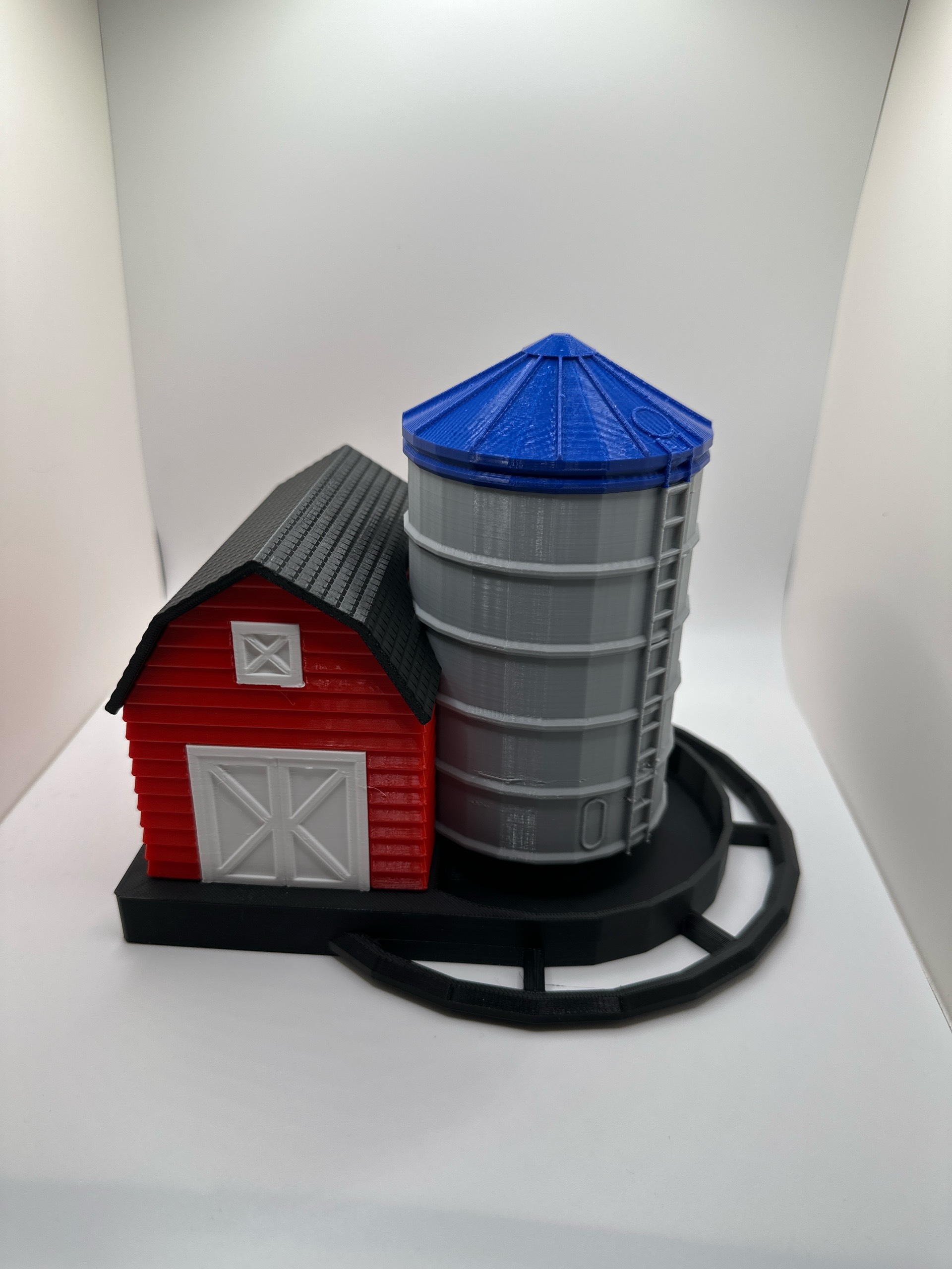 Comedouro para pássaros em formato de celeiro e silo - Image 2