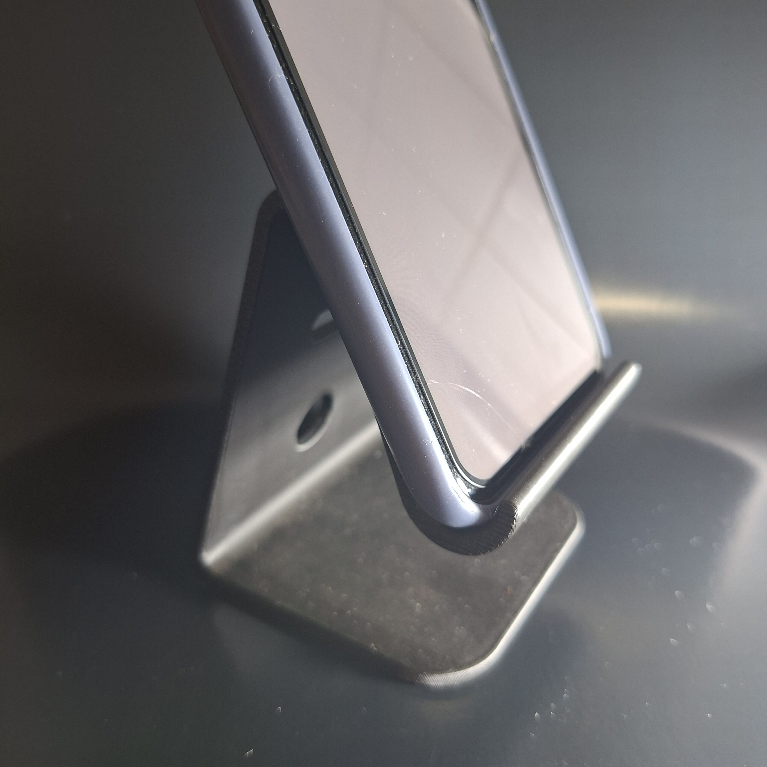 Suporte de Celular 3D em PLA | Impressão 3D Moderna | Organizador de Mesa | Várias Cores - Image 4