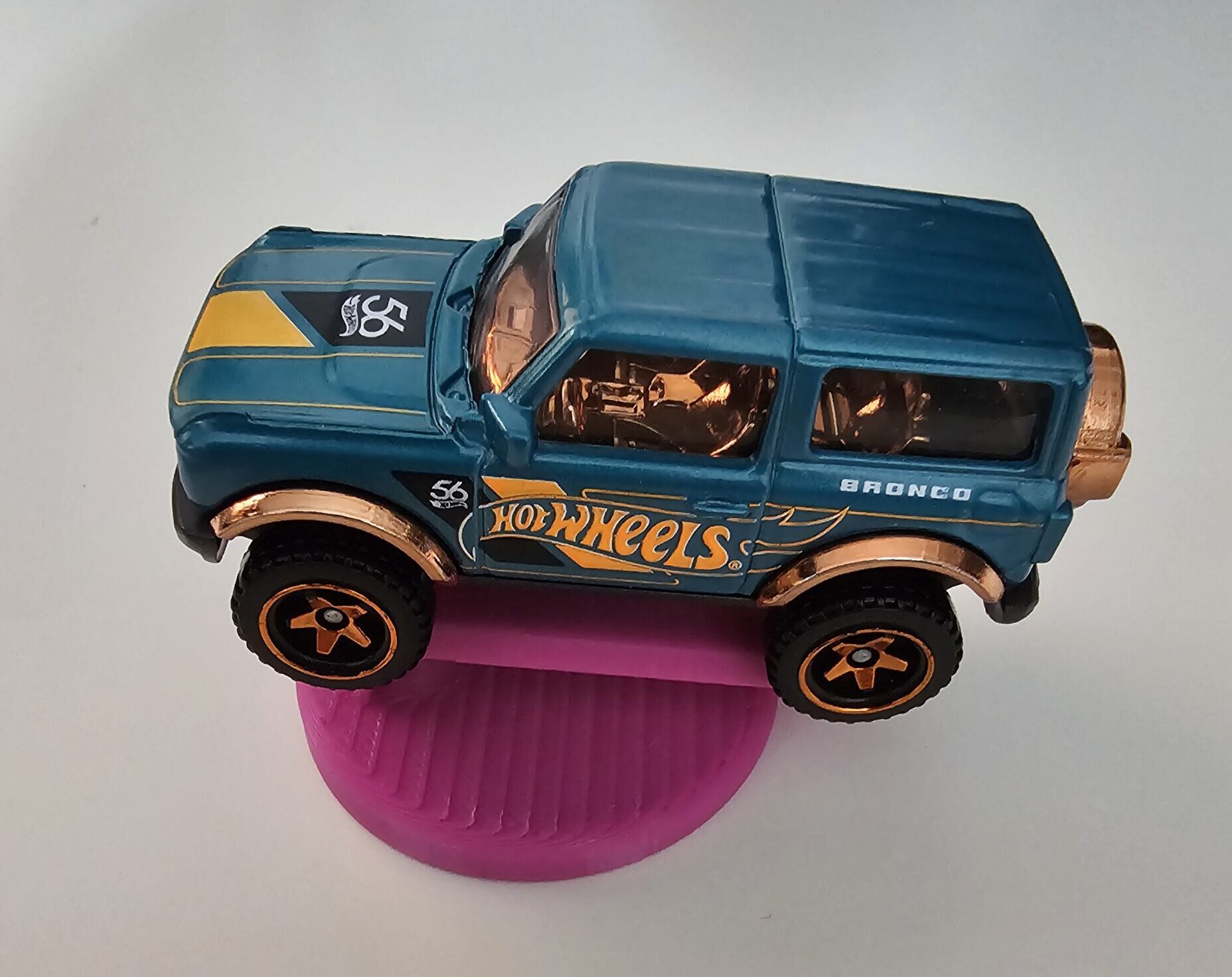 drifting car mount for hot wheels