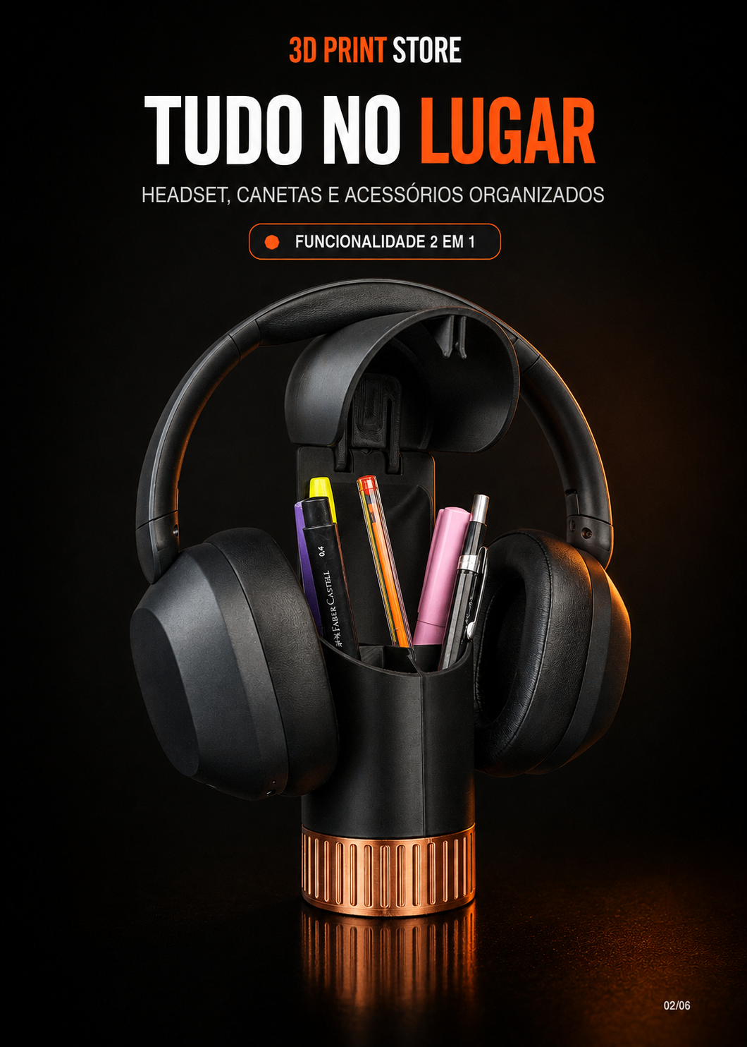 Curve Caddy com headset e canetas organizados em um único suporte