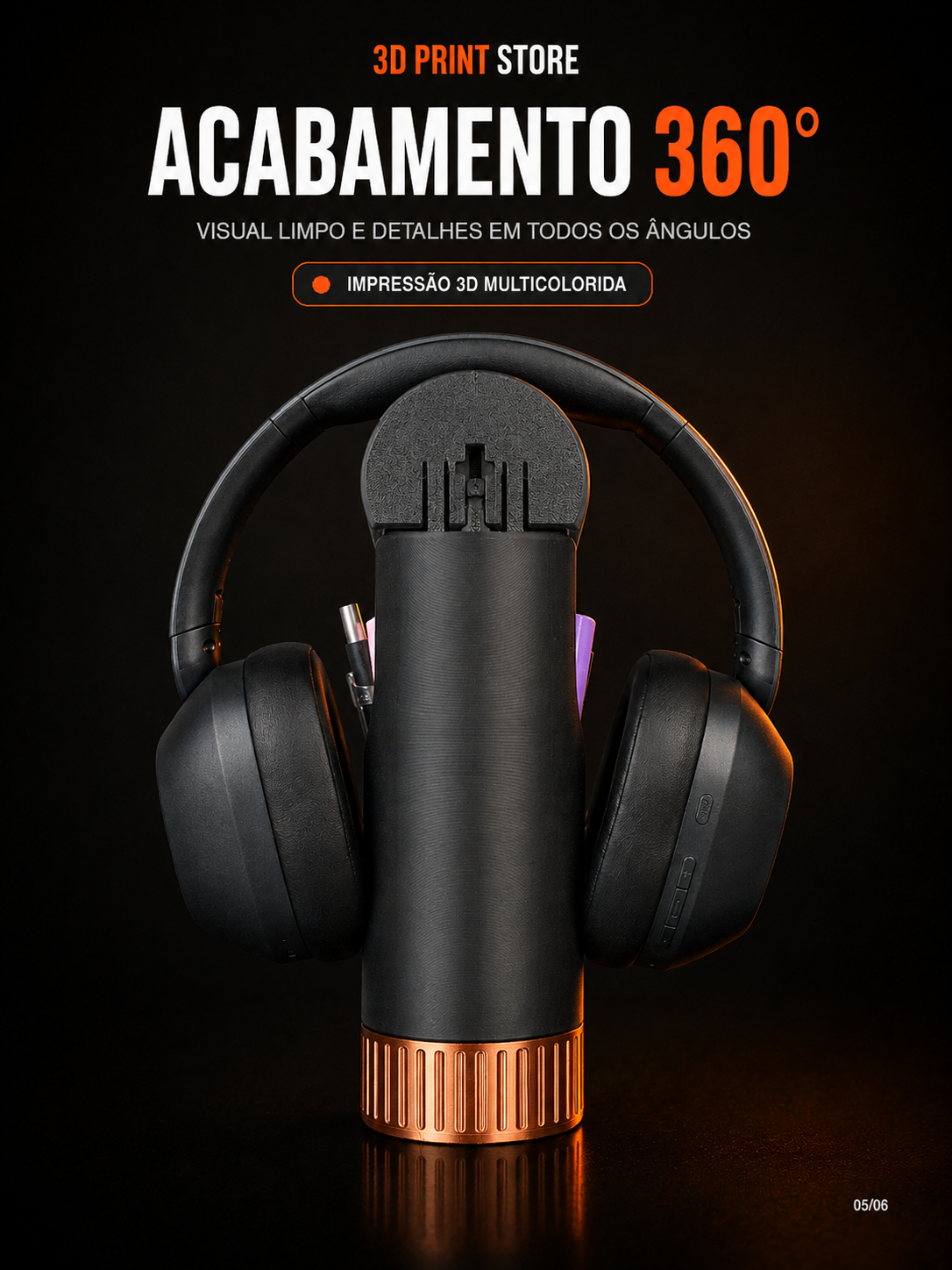 Curve Caddy preto com base laranja usado como suporte para headset e organizador de canetas